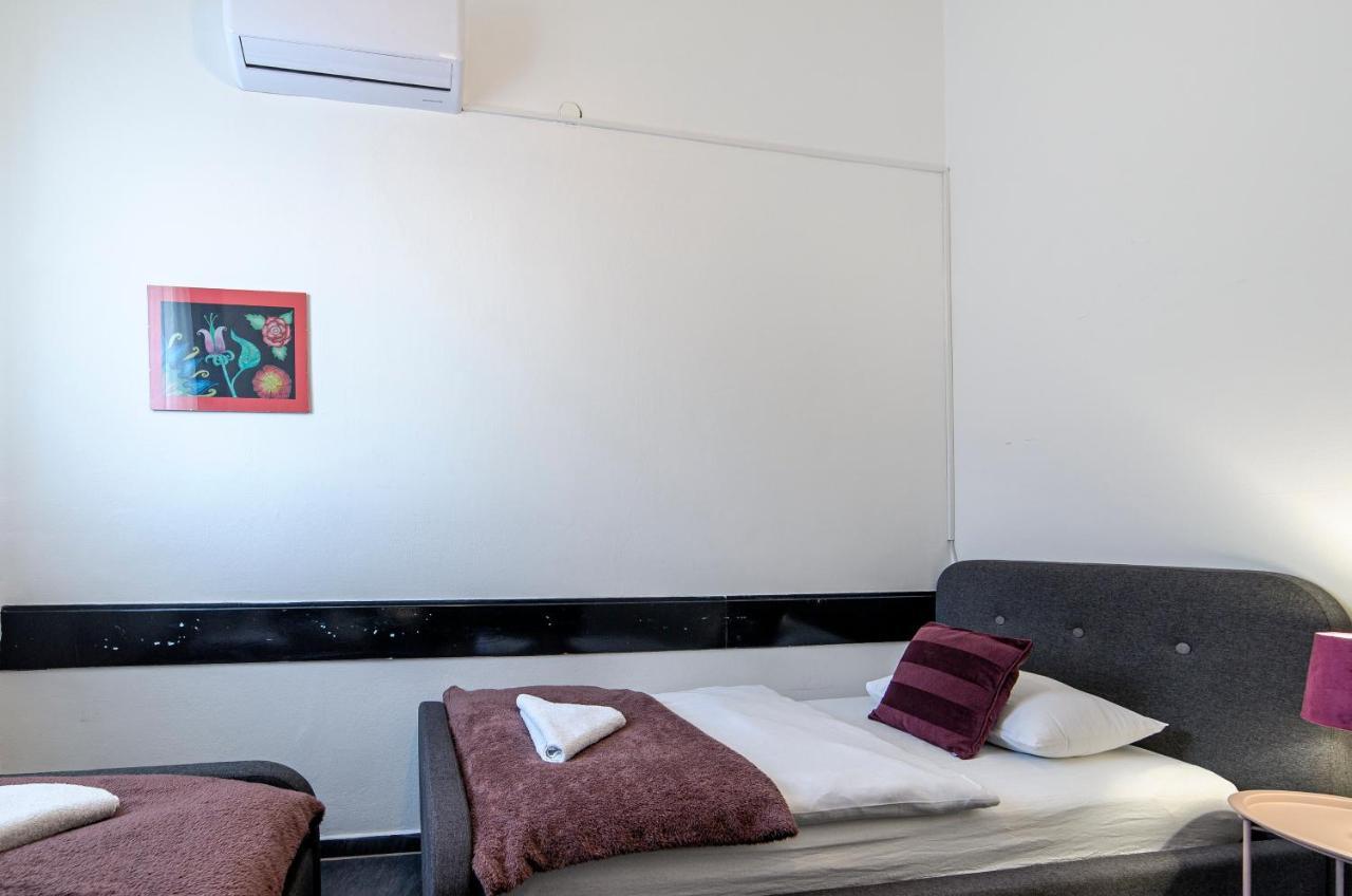 Hostel Globo ชิเบนิก ภายนอก รูปภาพ